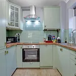 Sleeps 4,Roof Garden, Top Apartment, Zone 2 Cls Central