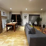 Sunny London Apartment For 4 Guests, Self Check In