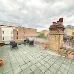 Refined Hammersmith 3-Bedroom With Rooftop Terrace