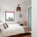 Cosy One Bedroom Flat Opposite Station