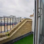 Home-Like 1-Br Flat In Victoria