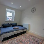 Home-Like 1-Br Flat In Victoria
