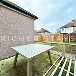 Wembley Large 4-Bedroom House, Driveway And Garden