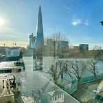 Beautiful Luxury Riverside Apartment Sleeps 8