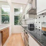 Luxury 2 Bedroom Walk To Earls Court In 2 Minutes