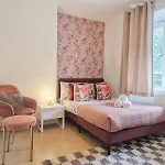 Home Like 2-Bedroom Flat With Free Wi-Fi In White City, Hammersmith, Shepherds Bush