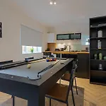 Pool Table High End 2-Bedroom Apartment Long Term Stays