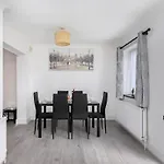 Spacious 4-Bedroom Family Home Near Wembley