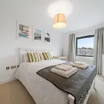 Charming Modern Flat In Battersea