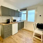 A Ground Floor Studio Flat With Garden