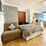 A Ground Floor Studio Flat With Garden