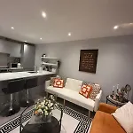 Luxury Cozy Modern Flat