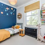 Newly Renovated 4 Bed Home - North London