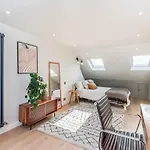 Newly Renovated 4 Bed Home - North London
