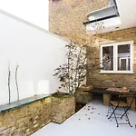 Quiet Queen\'S Park Courtyard Flat