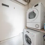 3 Bed Luxury Property In Chelsea, 2 King Size Bed, 1 Double Bed, Ideal For Families