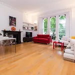 Unique Bright Apartment With Private Balcony