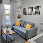 Entire London Apartment Near Canary Wharf