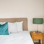 Very Cosy Marylebone Residence With Super Fast Wifi