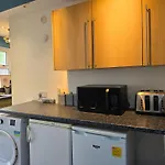 Cozy 4 Bedroom House In The Heart Of Brixton