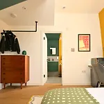 Lux 4-Bedroom Triplex Close To Angel & Shoreditch