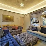 The Camden Chic Townhouse - Accommodates 14 Guests