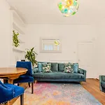 New Listing! 1Br Apt In Central London, 5 Min Tube