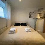 London Apart 2 Bed Parking Balcony River View