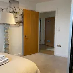 London Apart 2 Bed Parking Balcony River View