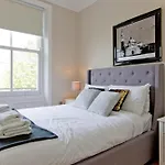 Family Apartment Kensington 2 Bed 07