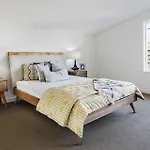 Sleeps10-Garden-Freeparking-Bbq-Familyfriendly