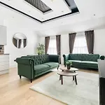 Luxury Large Apartment In Central London