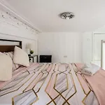 Hidden Terraced Studio Flat In Central London