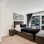 1Br Chelsea Retreat With Balcony View