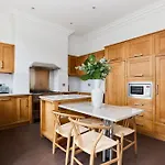 The Hampstead Getaway - Charming 5Bdr Home With Conservatory