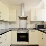 2 Bed Apartment - Westfield - London