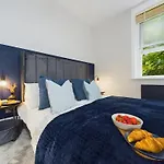 London Charm At Charleville Apartment