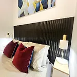 Stylish Kennington Apartment Near Tube With King Bed And Garden
