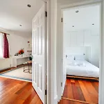 Cozy 1-Bedroom Flat In Prime Location