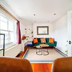 Cozy 1-Bedroom Flat In Prime Location