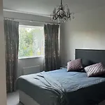 Luxurious Central London N-Suite With Garden Views