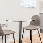 New Listing! Peaceful 1Br Flat In Clapham Common