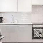 New Listing! Peaceful 1Br Flat In Clapham Common