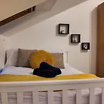 Luxury 4 Bedroom With Patio - 10 Min From Westfield Hr3