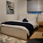 Luxury 4 Bedroom With Patio - 10 Min From Westfield Hr3