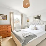 Contemporary Home In Shepherds Bush