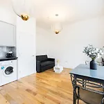 Spacious Islington Apartment