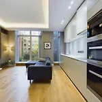 Covent Garden Entire Modern Classic Flat 62Sqm Sleeps 5