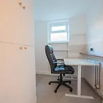 Stylish 3-Bed Apartment In Prime Fulham Location