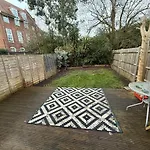 1 Bedroom, 30 Minutes To Centre!